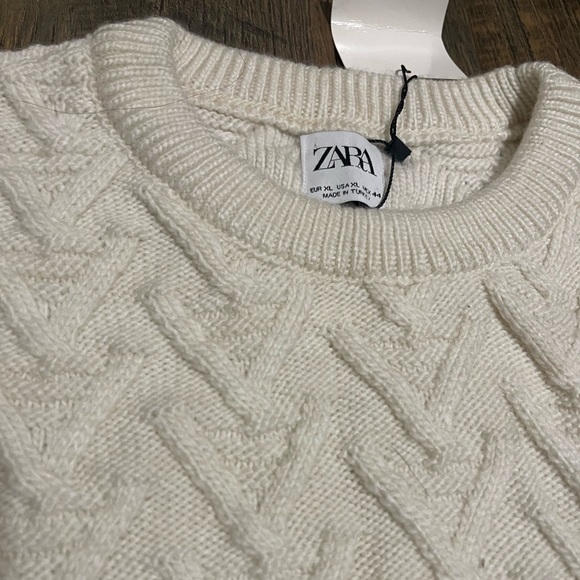 Zara Chunky Knit Sweater - Picture 3 of 4